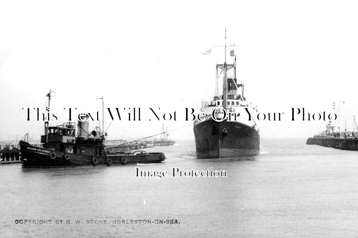 NF 2624 - Tug & Ship, Gorleston On Sea, Norfolk