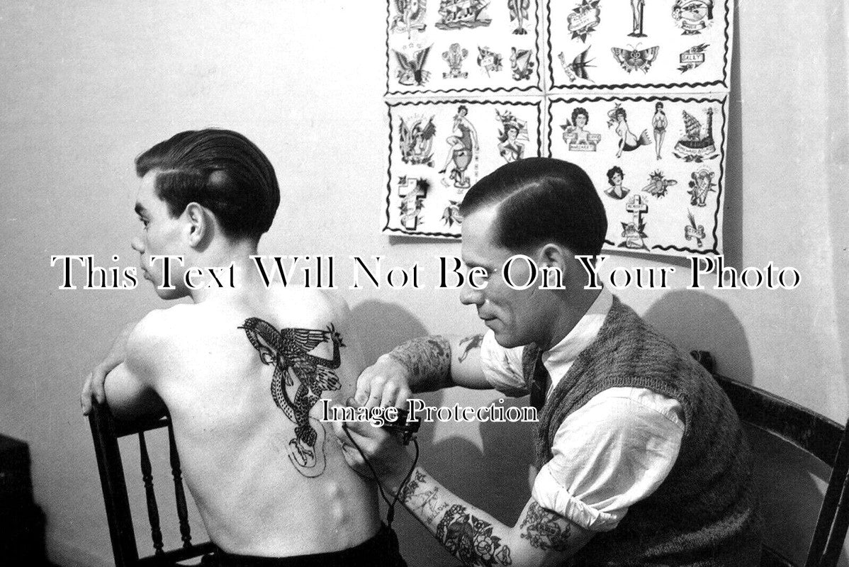 NF 2751 - Tattoo Artist, Great Yarmouth, Norfolk c1954