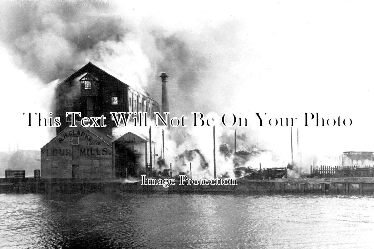 NF 3312 - Reads Flour Mill & Timber Yard Fire, Great Yarmouth, Norfolk