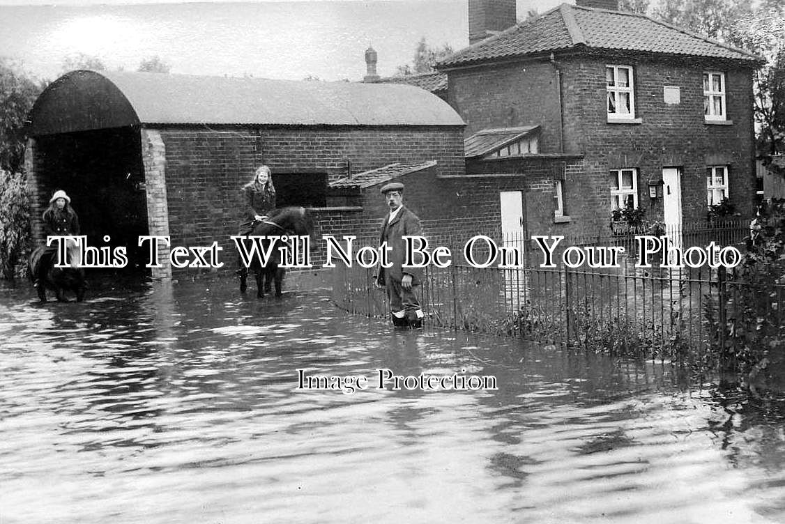NF 41 - Swan Laundry, Norwich Floods, Norfolk c1912