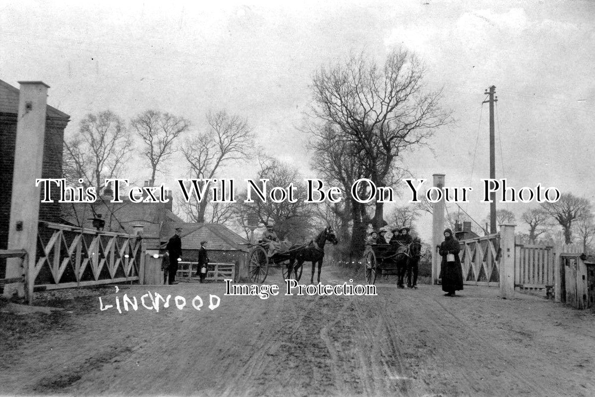 NF 422 - Lingwood Railway Crossing, Norfolk c1917