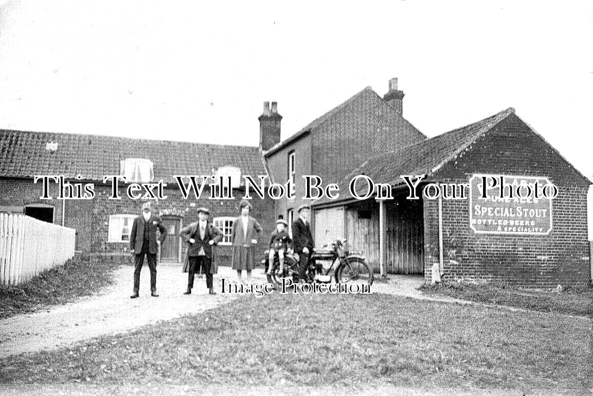 NF 4448 - The Walnut Tree Inn Pub, Banham, Norfolk