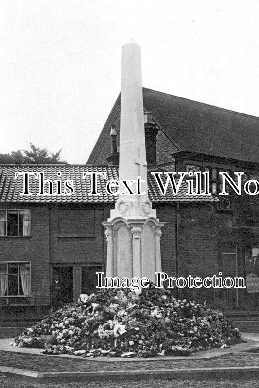 NF 4549 - Wymondham War Memorial, Norfolk c1920 WW1