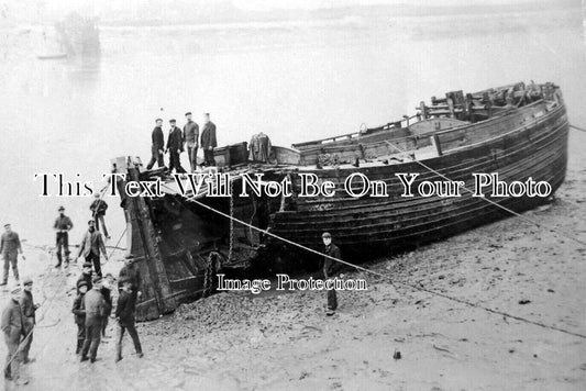 NF 4557 - Wrecked Boat At Kings Lynn, Norfolk c1905
