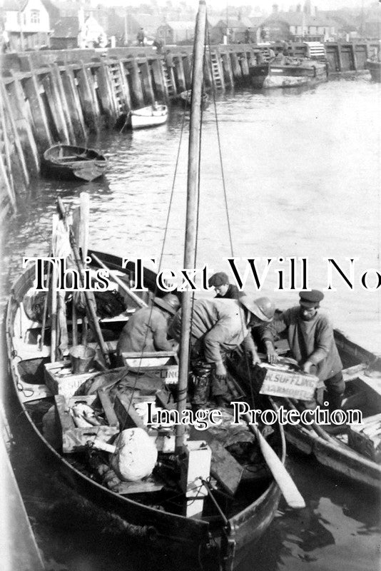 NF 538 - Boxing The Catch, Great Yarmouth, Norfolk