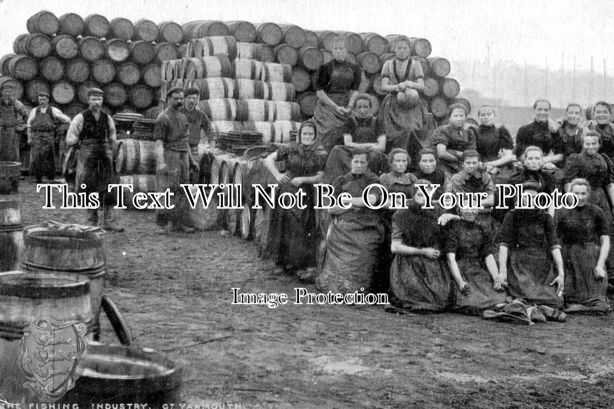 NF 918 - Herring Fishing Scots Girls, Great Yarmouth, Norfolk c1910