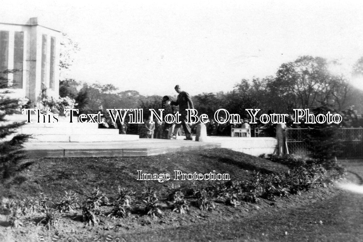 NF 965 - Edward VIII Laying A Wreath, Gorleston, Norfolk