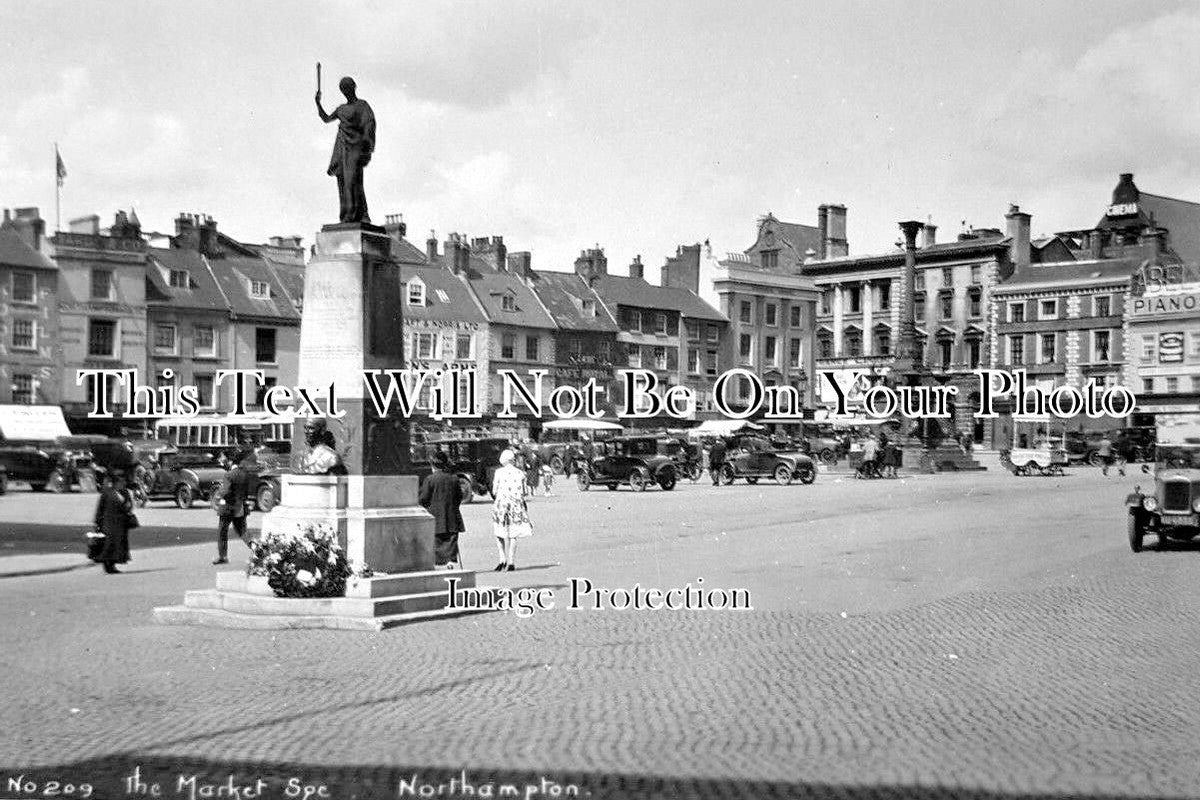 NH 1711 - The Market Square, Northampton, Northamptonshire
