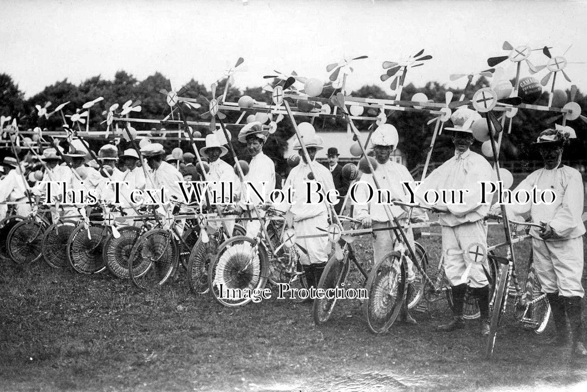 NH 752 - Cyclists With Their Bicycles, Northampton, Northamptonshire c1908