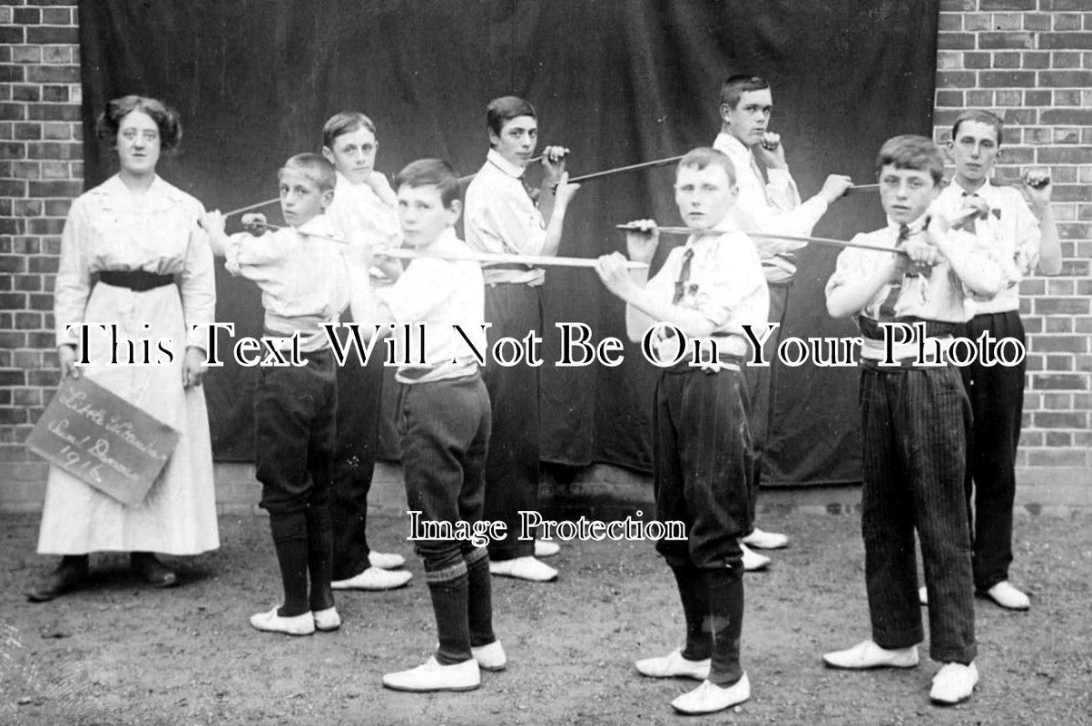 OX 221 - Little Wittenham Sword Dancers, Oxfordshire c1916