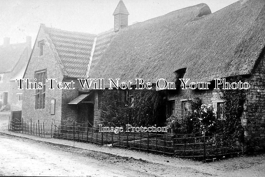 OX 39 - Thatched House, Banbury, Oxfordshire c1907