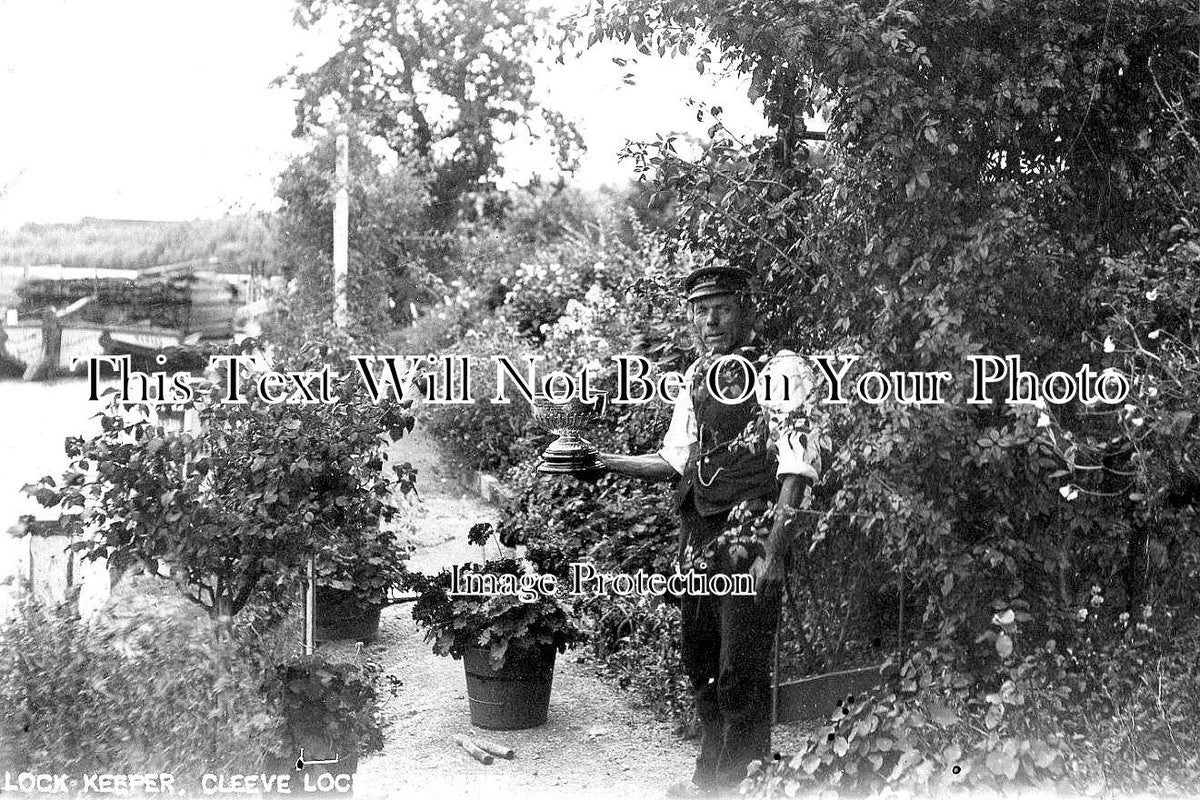 OX 519 - Cleeve Lock Keeper With Cup, Oxfordshire