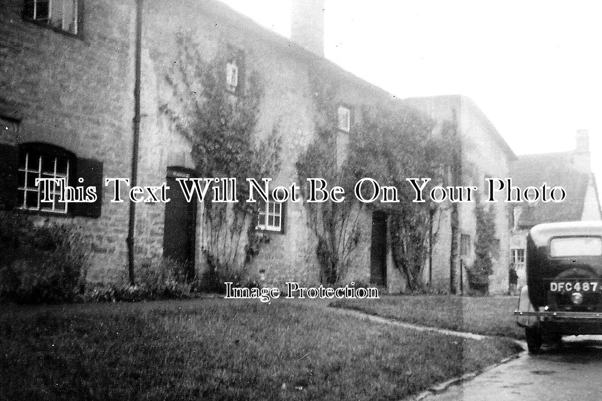 OX 721 Houses, Eynsham, Oxfordshire JB Archive