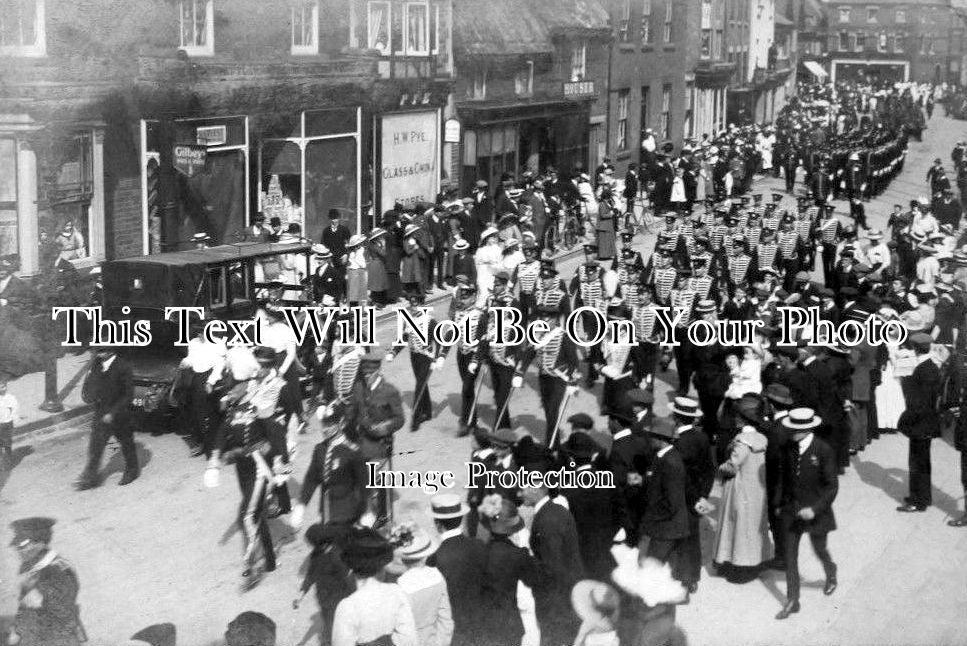 RU 123 - Oakham Street Parade, Rutland
