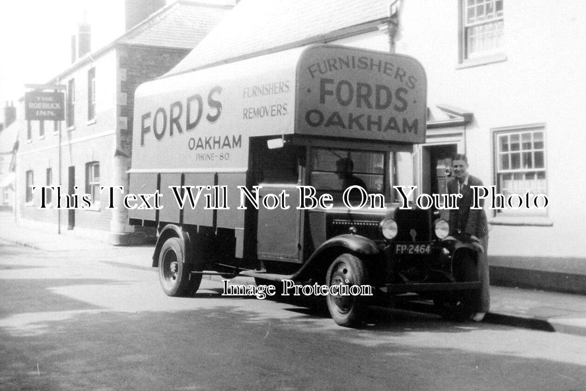RU 185 - Fords Removal Van, Roebuck Inn, Oakham, Rutland c1930