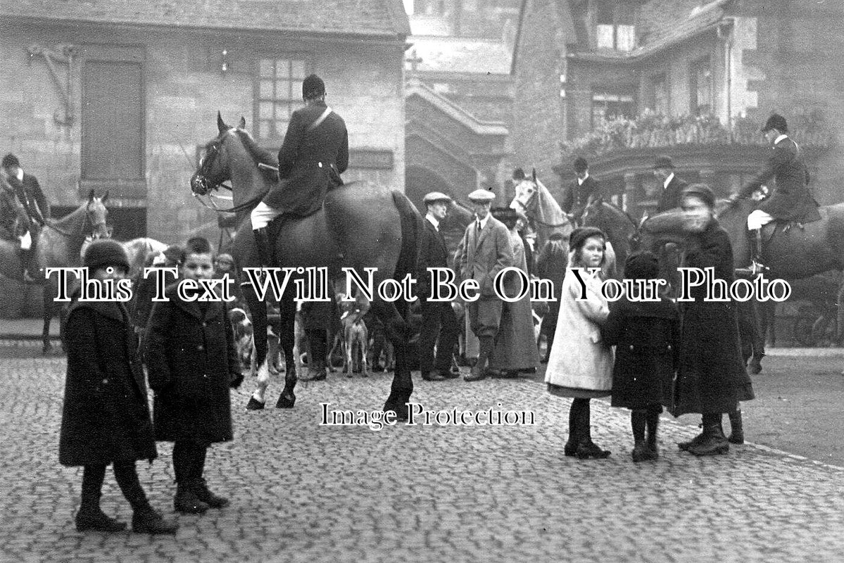 RU 228 - Hunt Meet, Uppingham Market Square, Rutland c1918