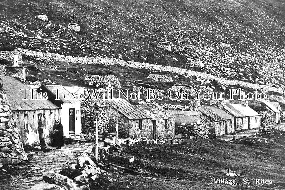 SC 1054 - Village St Kilda, Scotland c1930