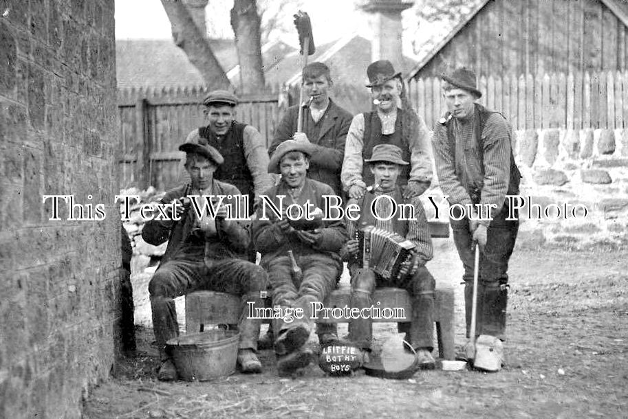 SC 1108 - Alyth Leitfie Farm Bothy Boys, Perthshire, Scotland c1912