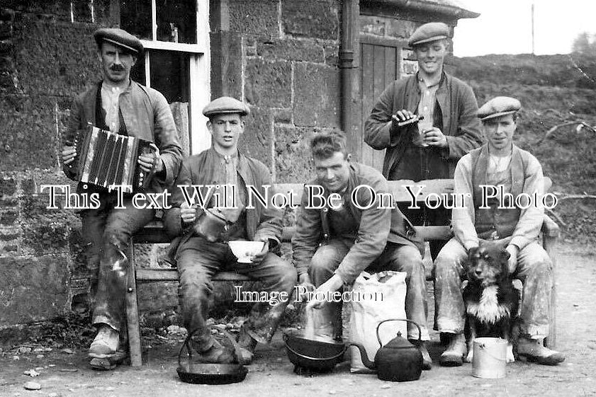 SC 1208 - Brechin Farm Workers, Bothy Men, Scotland