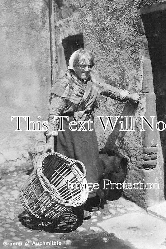 SC 1424 - Granny Of Auchmithie, Angus, Scotland c1915