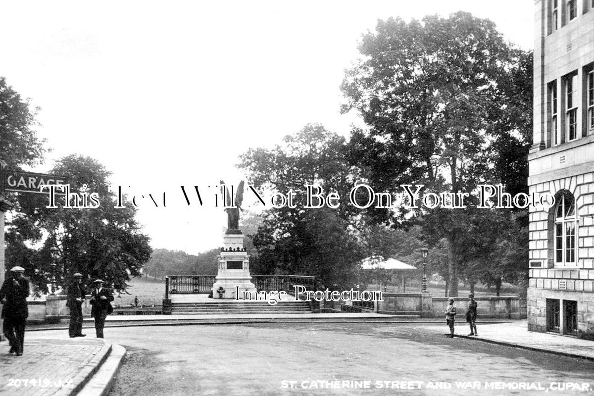 SC 2682 - St Catherine Street & War Memorial, Cupar, Scotland