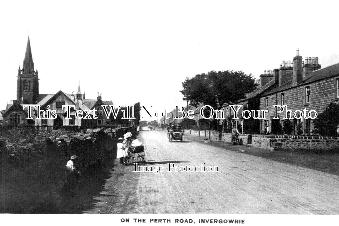 SC 2781 - On The Perth Road, Invergowrie, Scotland