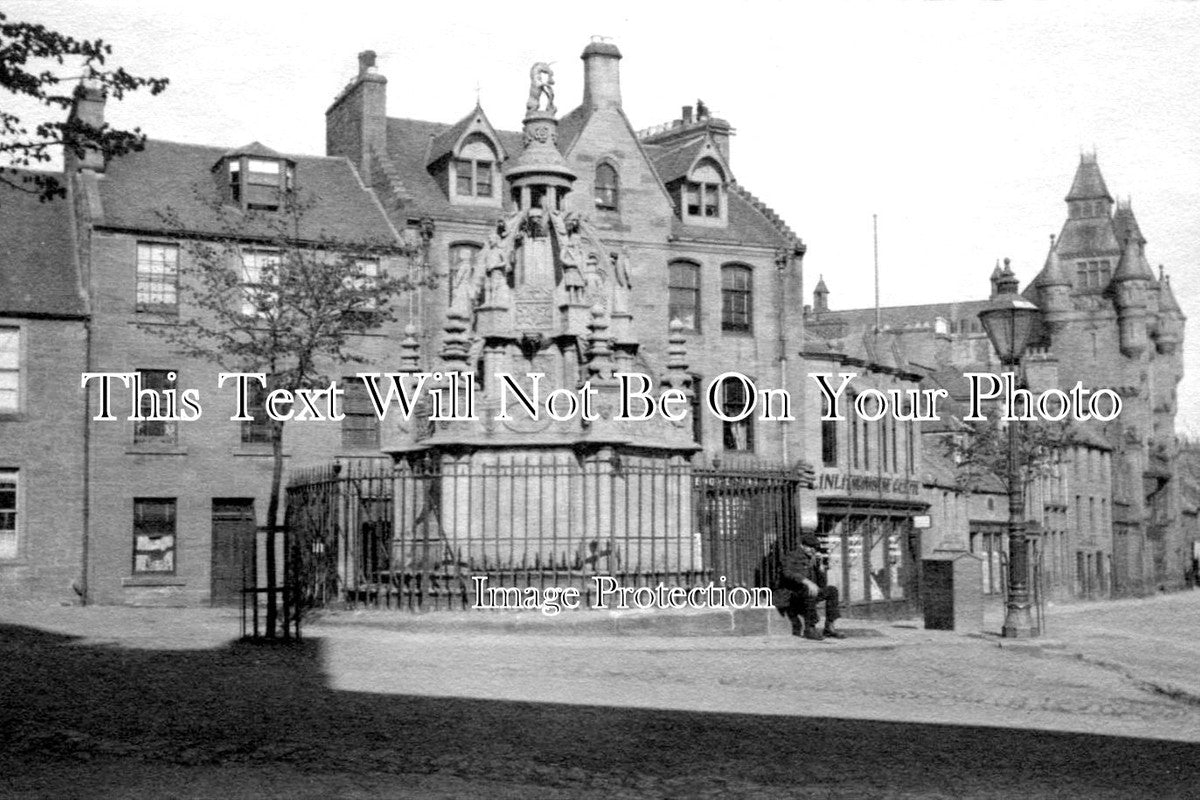 SC 2963 - The Fountain, Linlithgow, West Lothian, Scotland