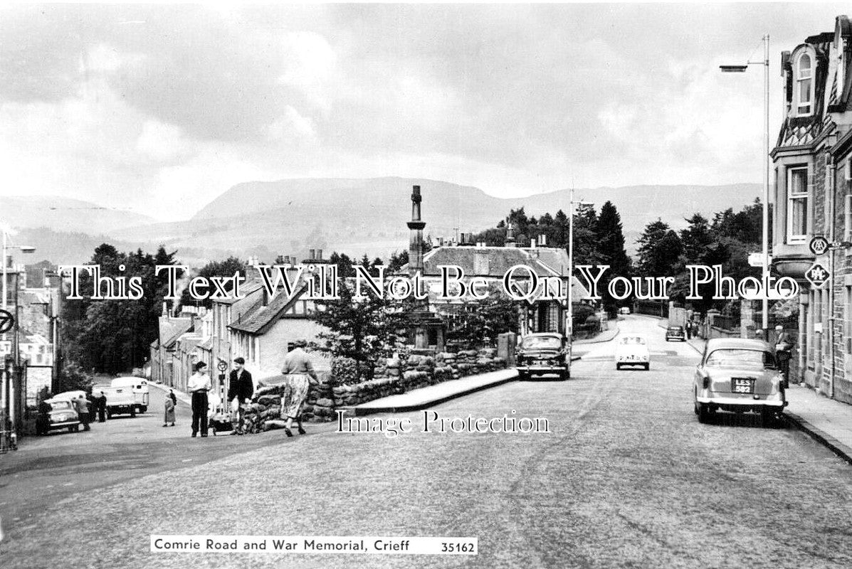 SC 3037 - Comrie Road & War Memorial, Crieff, Scotland