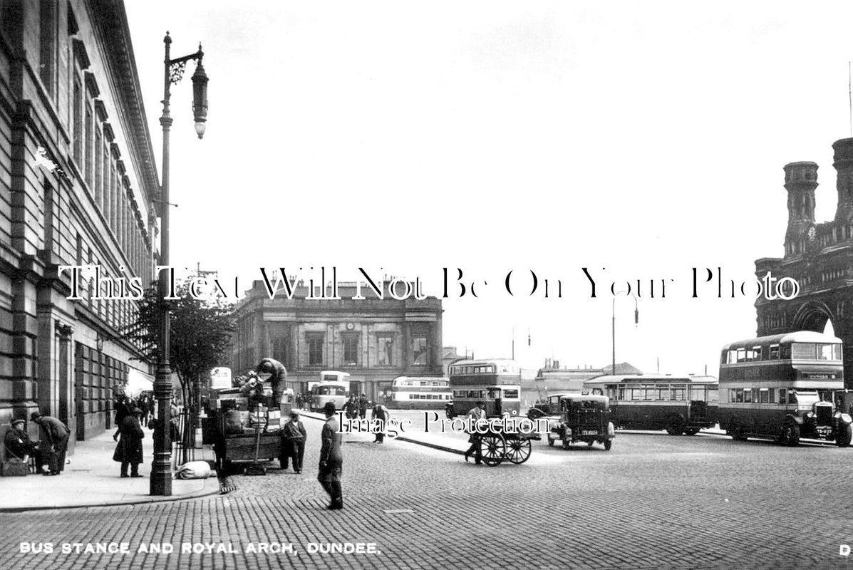 SC 3272 - Bus Stance & Royal Arch, Dundee, Scotland