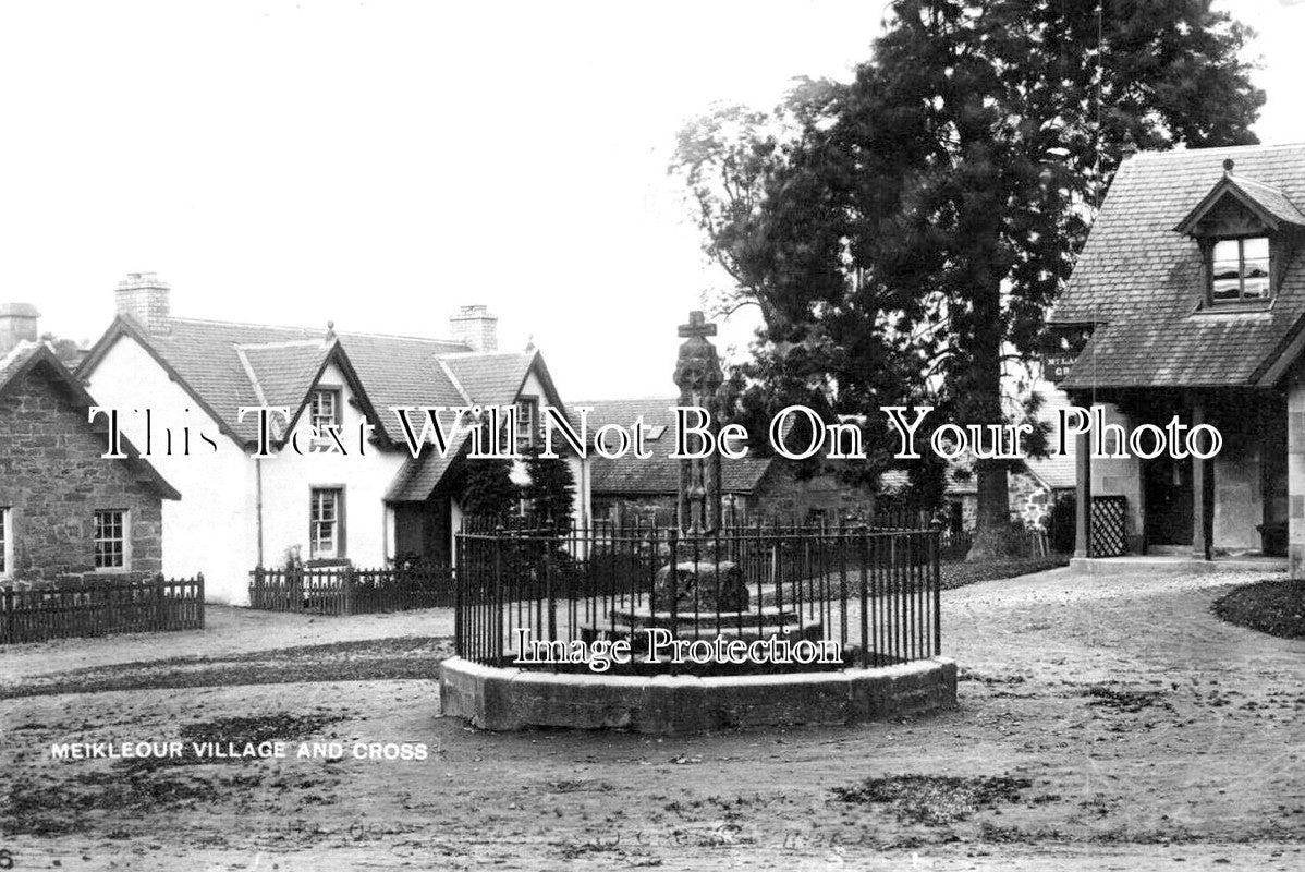 SC 3587 - Meikleour Village & Cross, Scotland