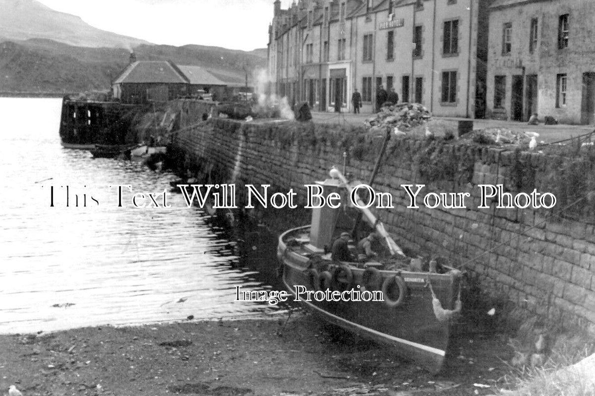 SC 617 - Pier Hotel, Portree Harbour, Isle Of Skye, Scotland