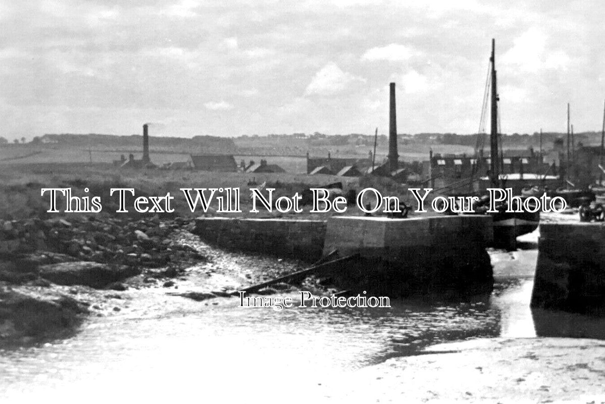 SC 907 - St Andrews Harbour Gates, Fife, Scotland