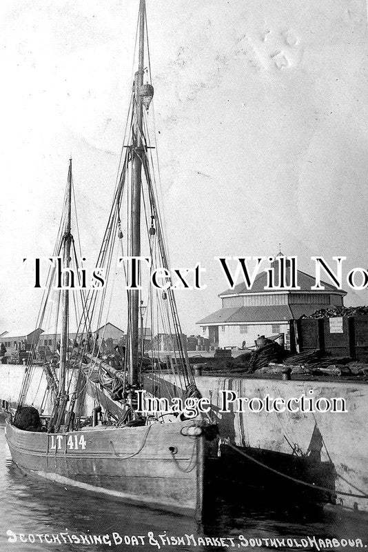 SF 35 - Scotch Fishing Boat & Fish Market, Southwold, Suffolk c1910