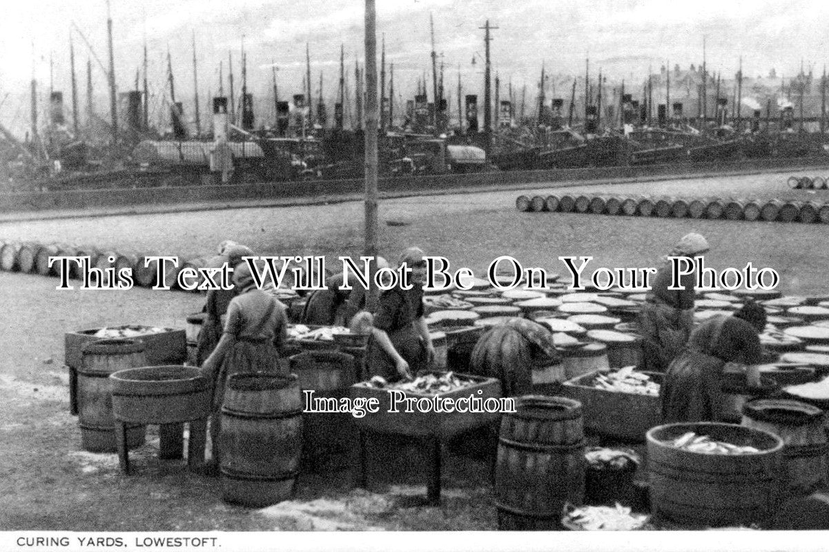 SF 372 - Lowestoft Fisher Girls, Suffolk c1930