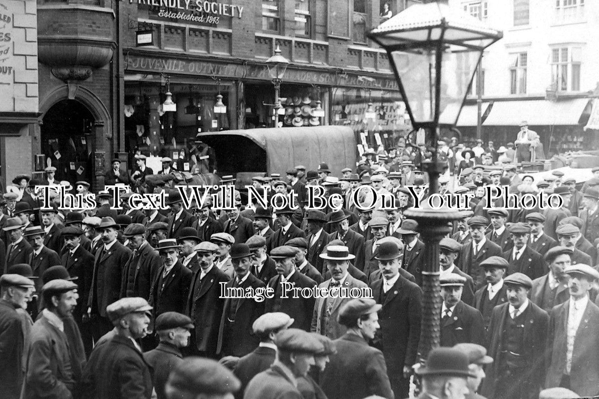 SF 430 - Local Men Form Up To 'Do Their Bit', Cornhill, Ipswich, Suffolk c1914