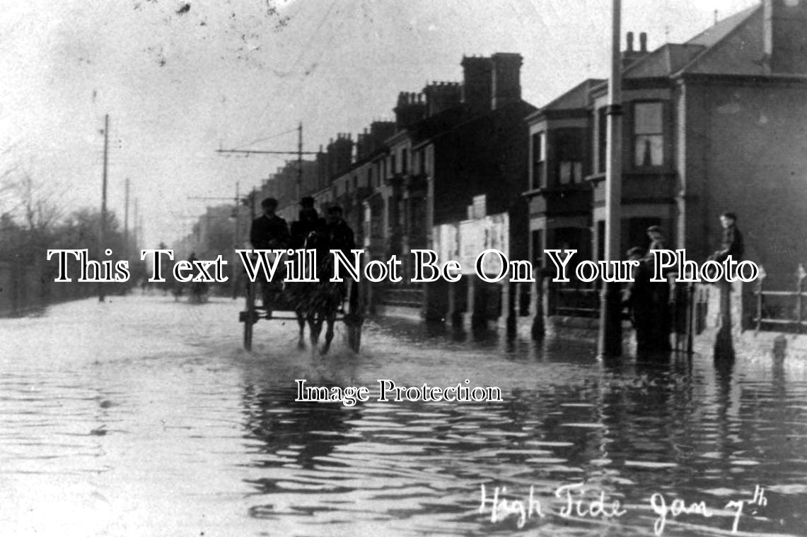 SF 505 - High Tide, Lowestoft, Suffolk c1905