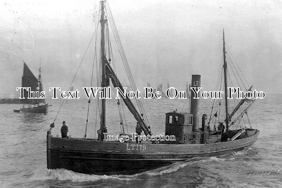 SF 541 - Lowestoft Drifter Coming In To Harbour, Suffolk c1907
