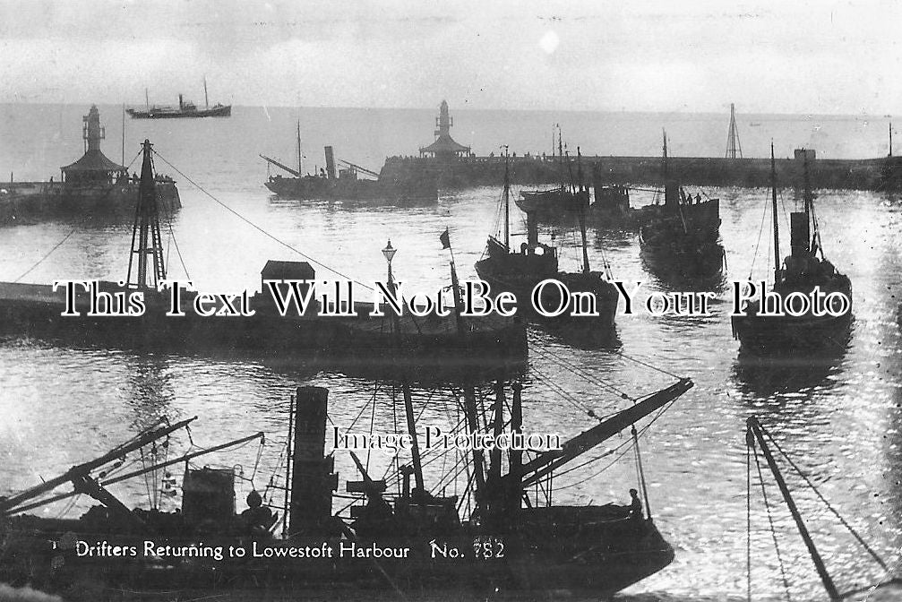 SF 848 - Drifters Returning To Lowestoft Harbour, Suffolk