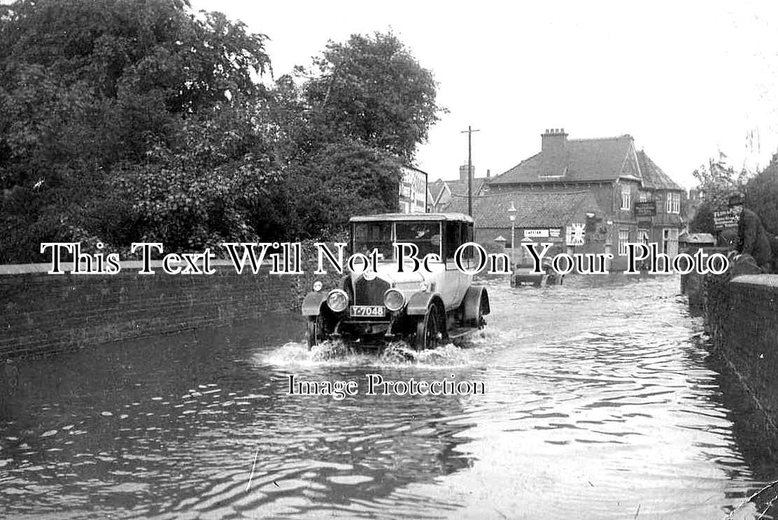 SO 971 - Flood In Wembdon Road, Bridgwater, Somerset c1930