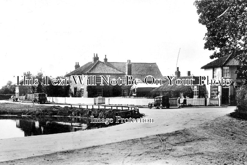 SP 608 - Village Pond, Wold Newton, Yorkshire