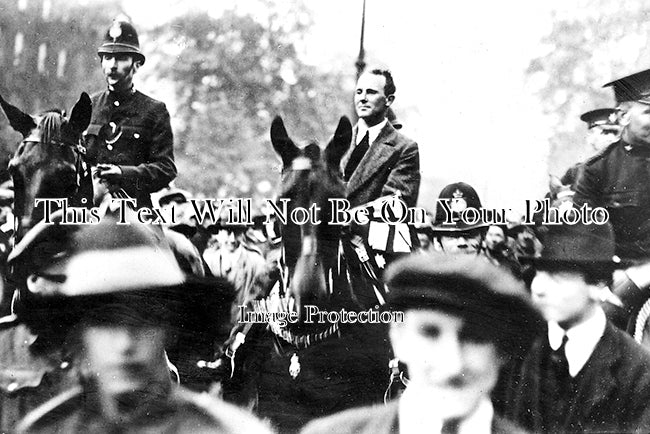 SP 860 - H G Hawkers Arrival In London, Transatlantic Flight