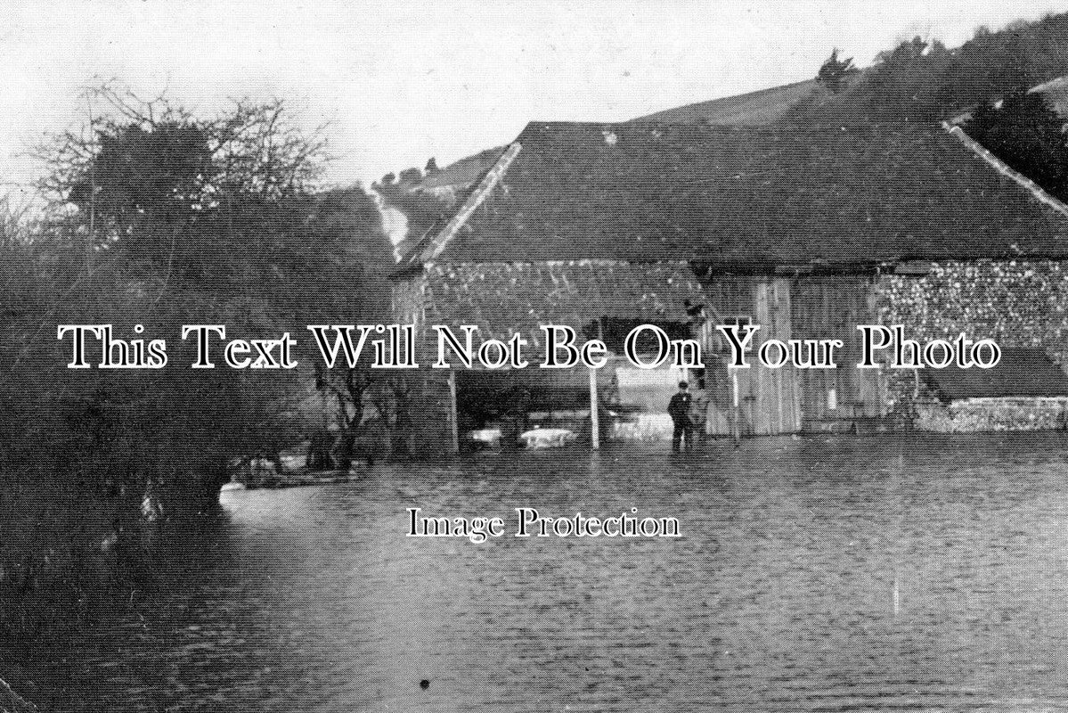 SU 143 - The Bourne Water, Whyteleafe, Surrey