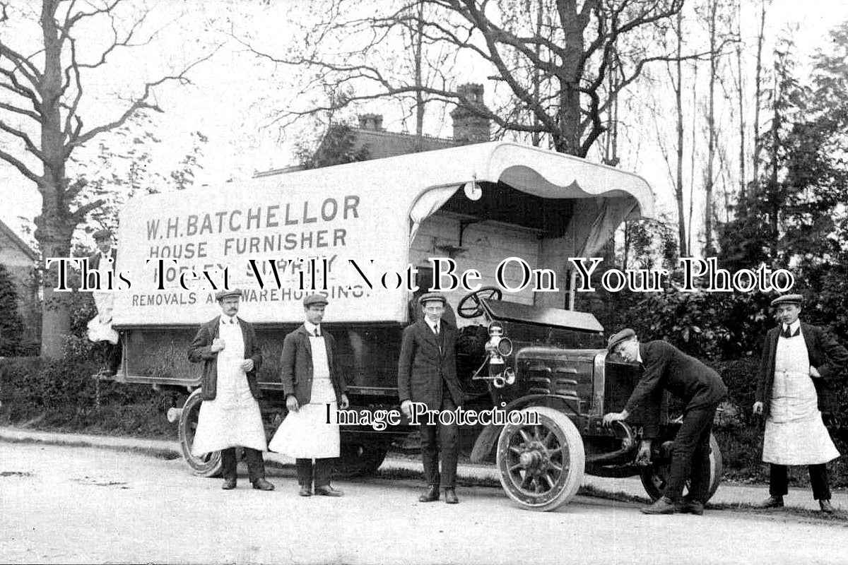 SU 1647 - W.H.Batchellor House Furnisher Lorry, Horley, Surrey