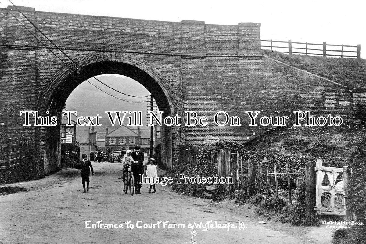 SU 3796 - Entrance To Court Farm & Whyteleafe, Surrey
