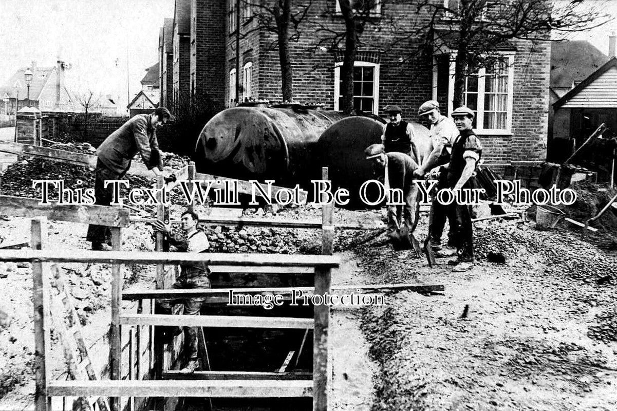 SX 101 - Workmen At Sutton Corner Garage, Seaford,Sussex