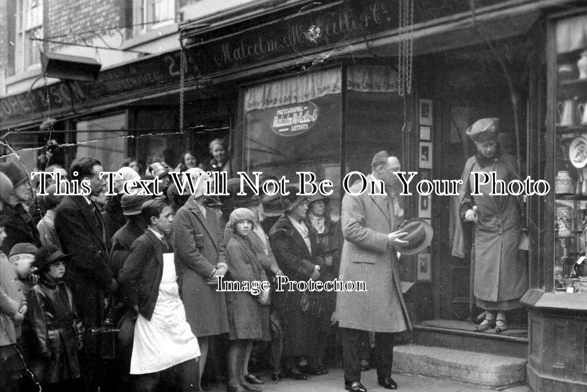 SX 1207 - Queen Mary At Antique Shop, South Street, Chichester, Sussex