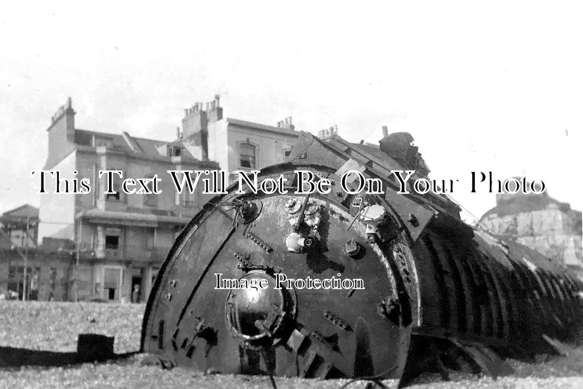 SX 1687 - WWI German Submarine Washed Ashore At Hastings, Sussex