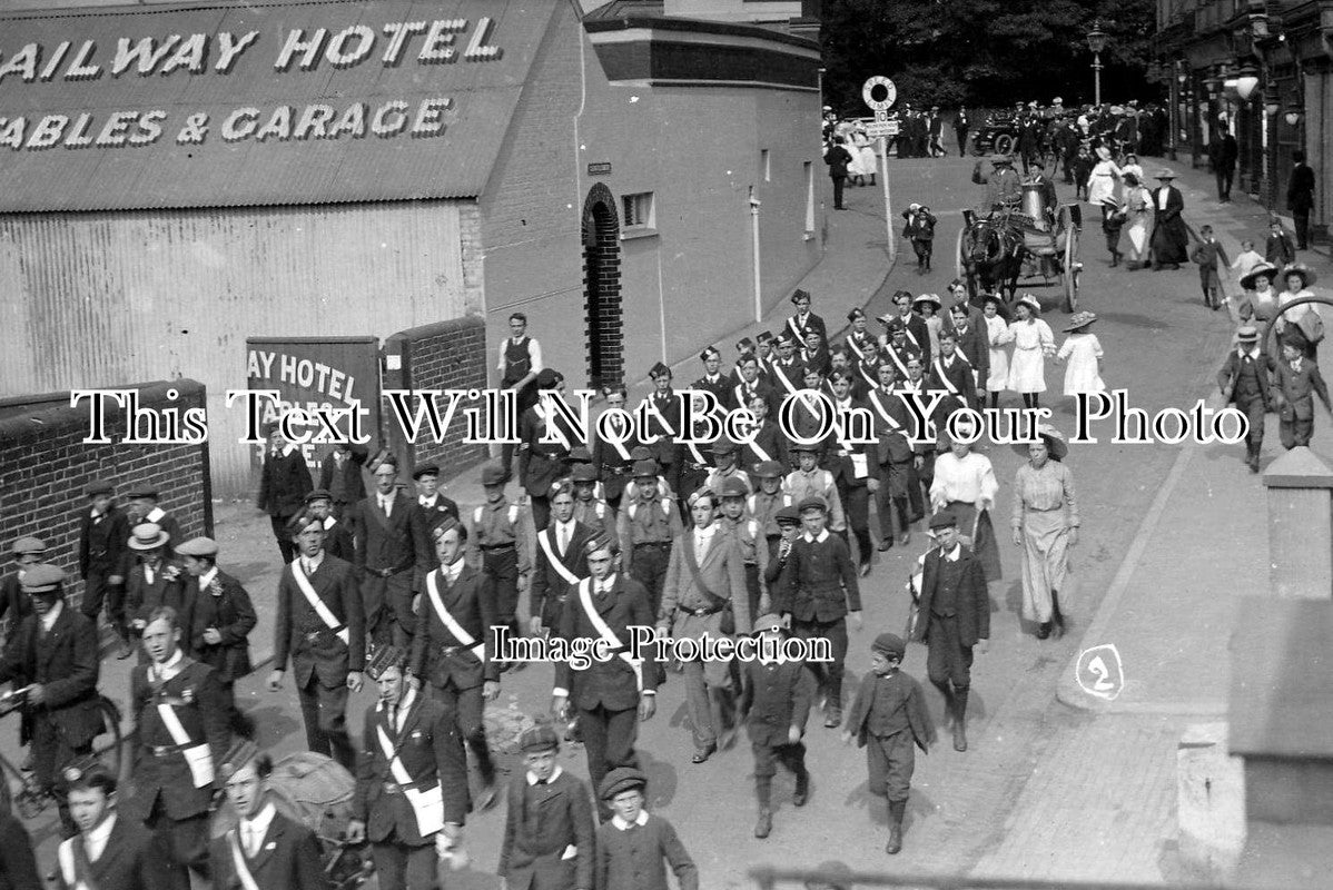 SX 469 - Railway Hotel & Parade, East Grinstead, Sussex