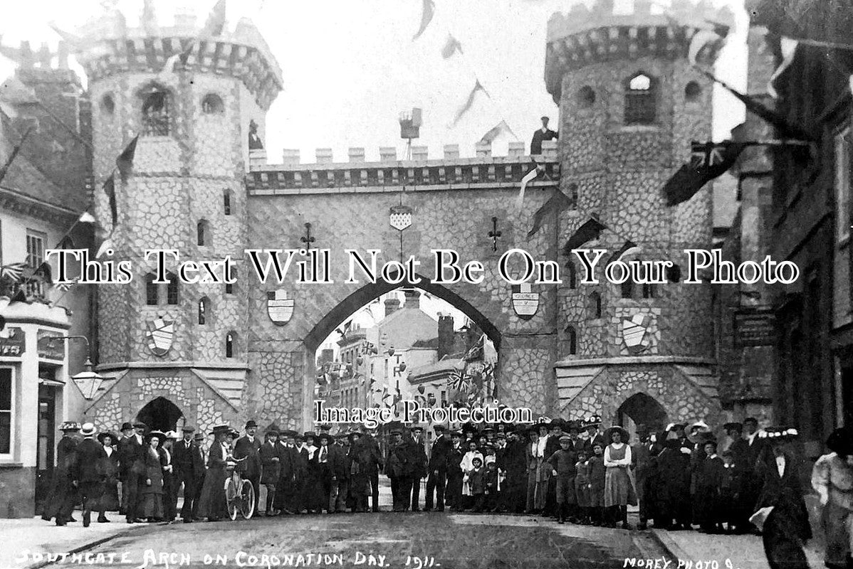 SX 5399 - Southgate Arch On Coronation Day, Chichester, Sussex c1911
