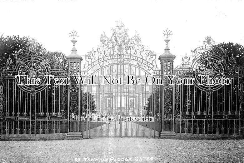 WA 1095 - Newnham Paddox Gates, Monks Kirby, Warwickshire c1910